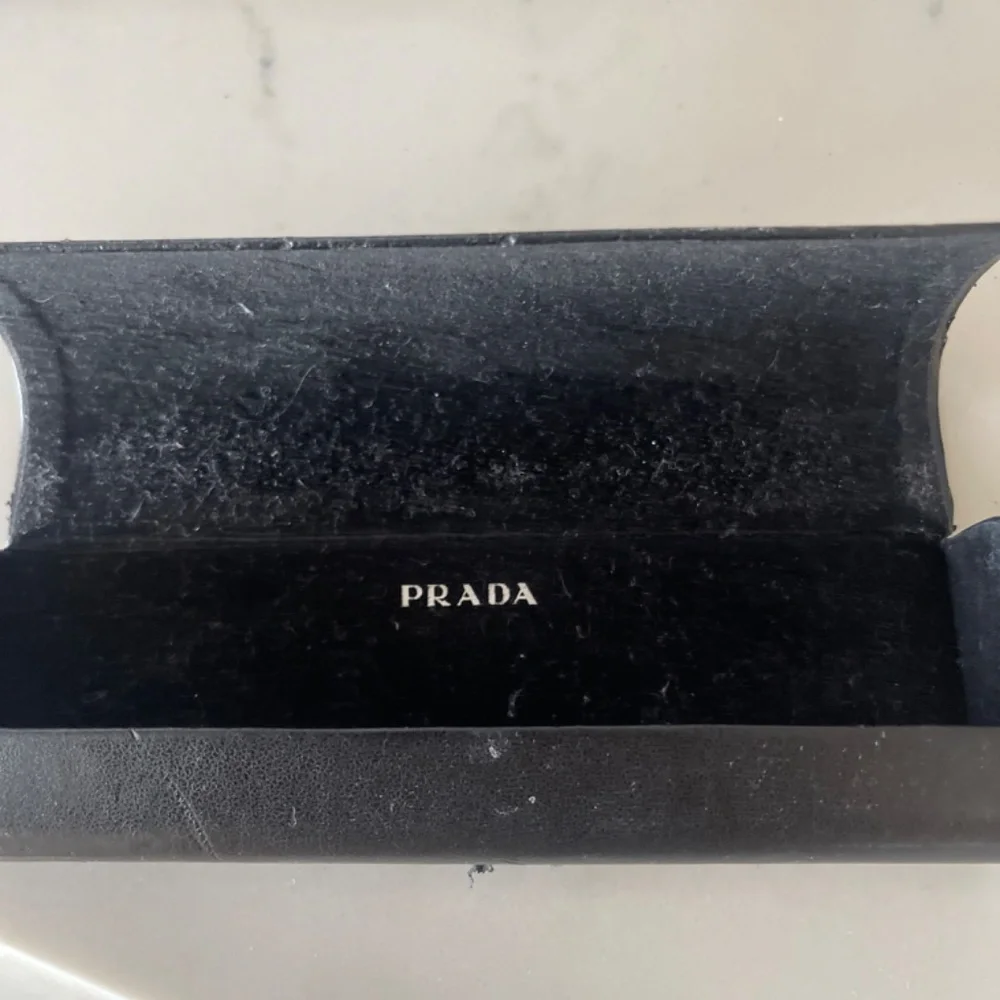 Prada case - Picture 3 of 3